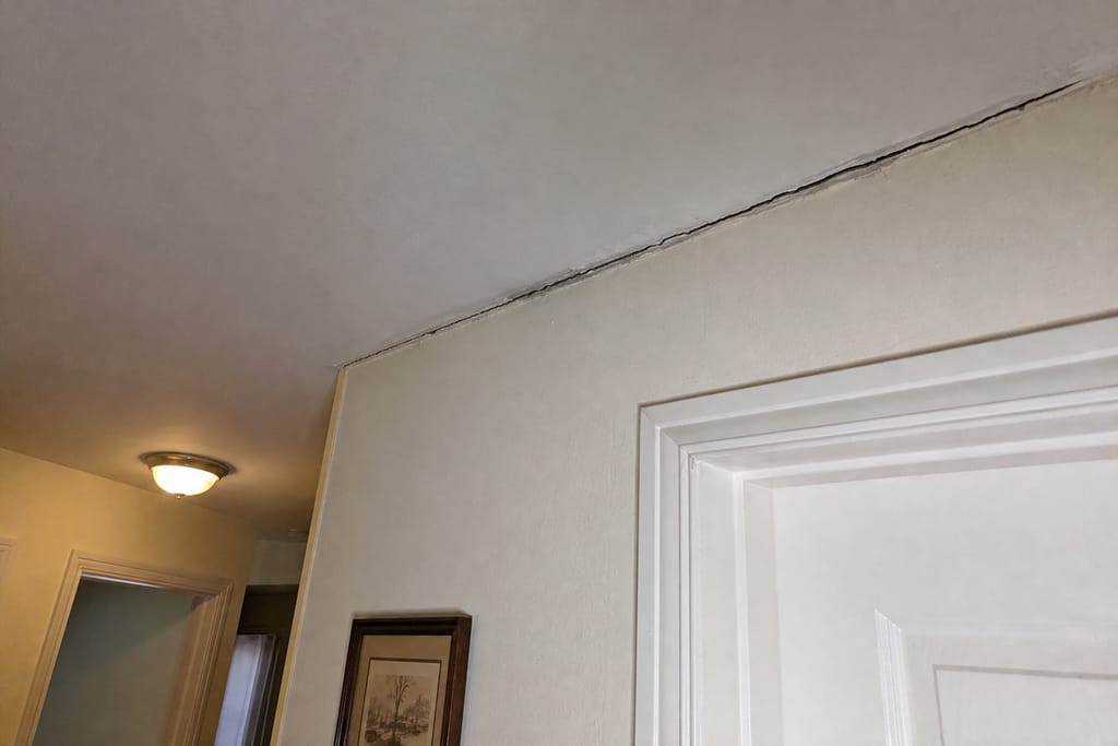 Drywall Crack Repair photo